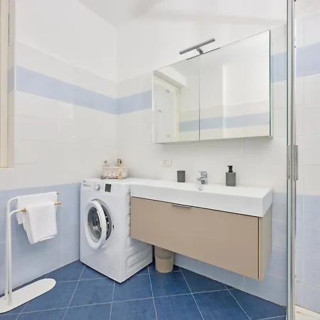 Tra La Rocca E Il * Angera