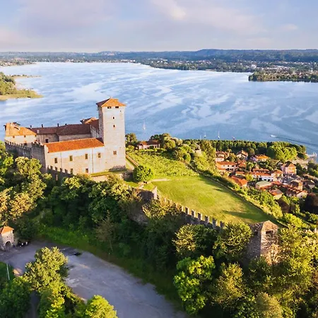 Tra La Rocca E Il Apartament