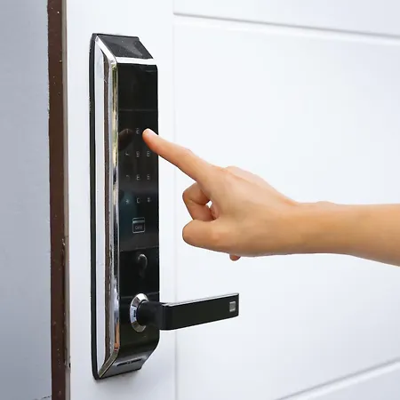 Tra La Rocca E Il Apartamento *