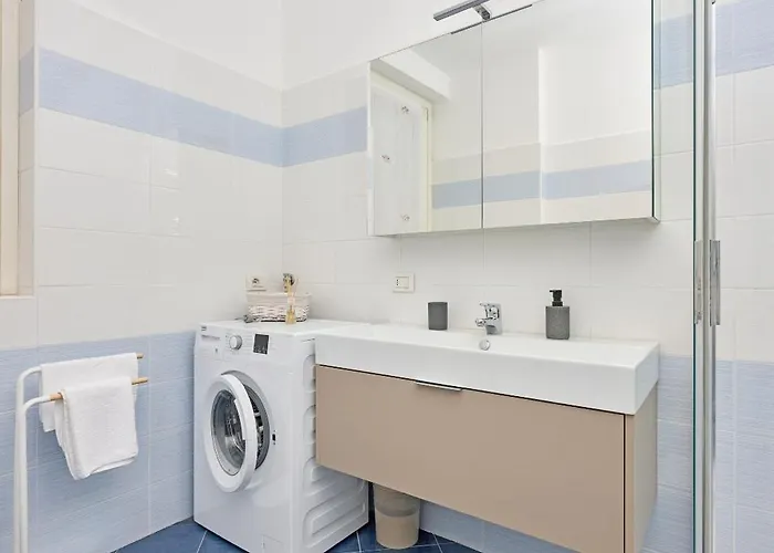 Tra La Rocca E Il * Angera