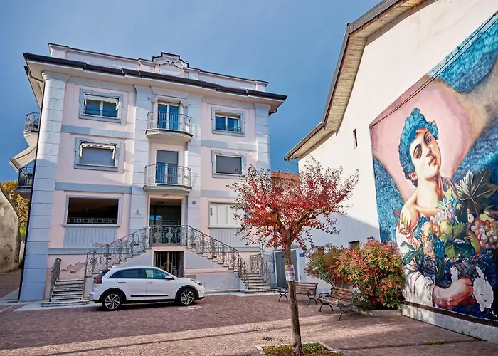 Tra La Rocca E Il * Angera