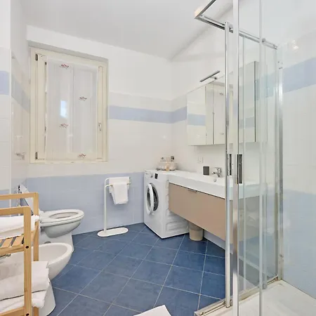 Tra La Rocca E Il Apartman Angera