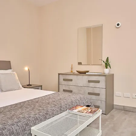 Tra La Rocca E Il * Angera