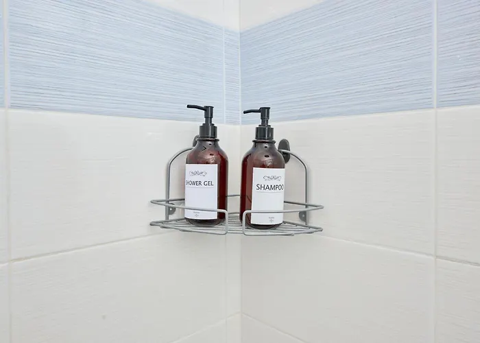 Tra La Rocca E Il 安杰拉